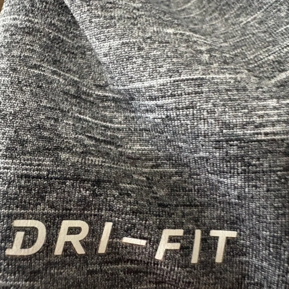 Nike Men's Heather Gray Long Sleeve Swim Tee